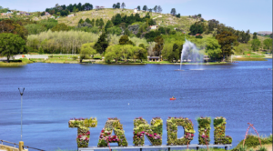 Turistas disfrutando en cabañas y hoteles de Tandil en fines de semana largo junio 2025
