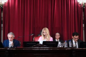 Reelecciones indefinidas. La vicegobernadora Magario desempató la votación