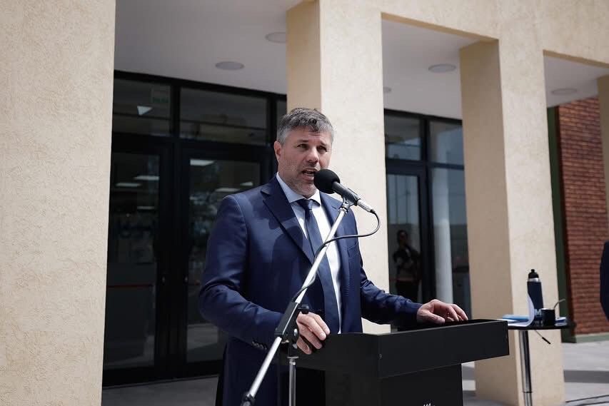 c2769478-c9be-4ec4-aaab-b47397f33e2b