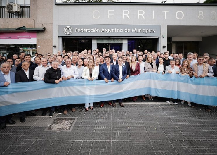 kicillof con intendentes - reclamo a nacion
